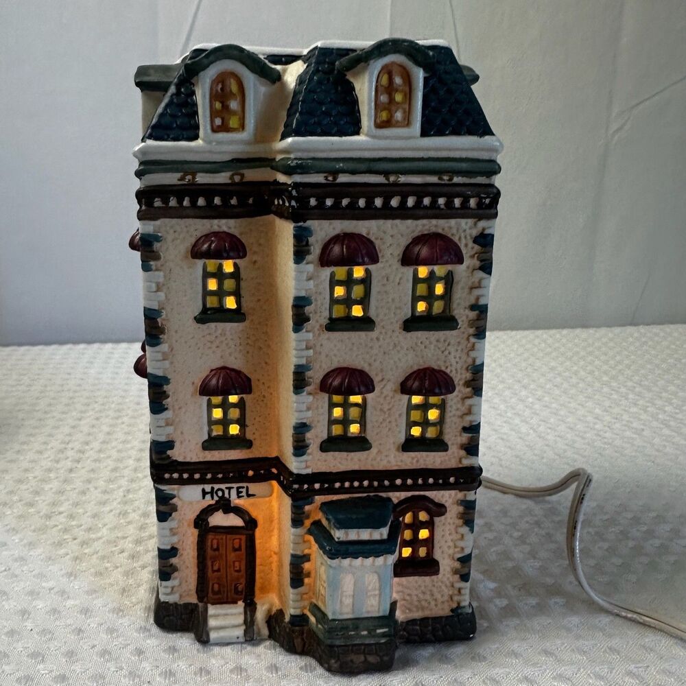Dickens Collectibles Town Series Porcelain Lighted House "Hotel"